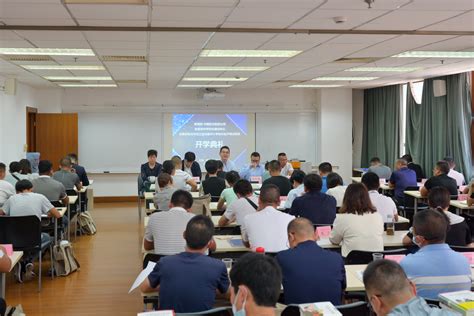 学校与临沧市政府签订战略合作协议