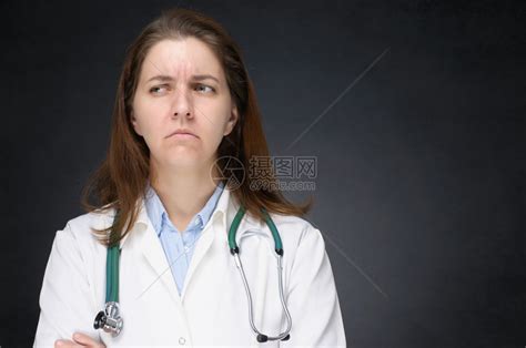 不开心的女医生高清图片下载-正版图片308000152-摄图网