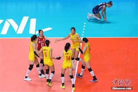 奥运资格赛中国女排3：0捷克 郎平不满球队表现