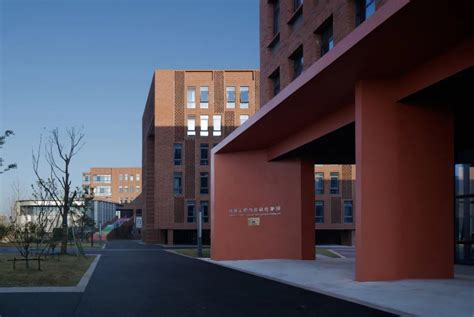 宁波大学科学技术学院怎么样住宿环境好吗学费是多少？是几本？