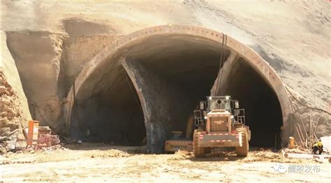 勐绿高速公路首座隧道二衬混凝土顺利浇筑|高速公路|混凝土|绿春_新浪新闻