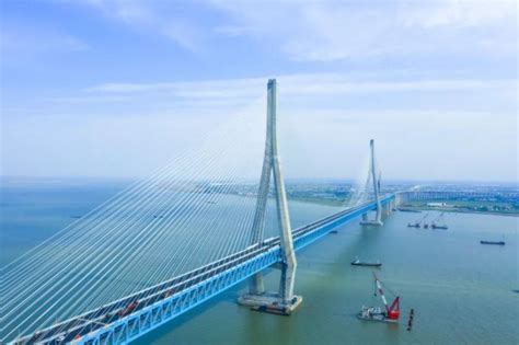横跨天堑的沪苏通长江公铁大桥创造了多个“世界之最”！_我苏网