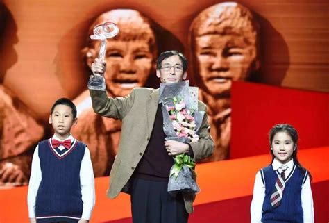 致敬！这3位教师获2016感动中国十大人物（附历年盘点）_国内新闻_环球网