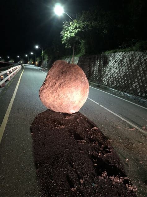 2022年3月23日台湾发生79起地震 10吨重巨石掉落-历史上的今天