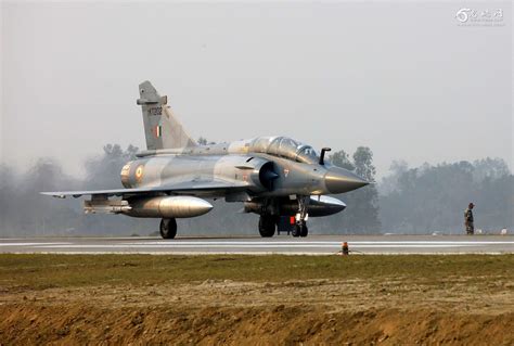 印度北方邦开通高速能起降飞机莫迪现场观看空军飞行表演 - 图说世界 - 龙腾网