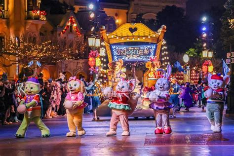 上海迪士尼乐园开启新春模式 张灯结彩年味浓浓-人民图片网