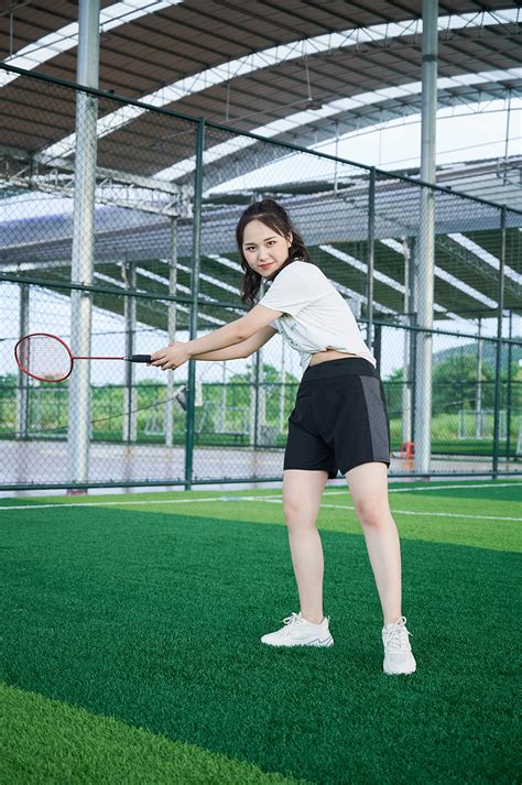 甜美女生打羽毛球头像真人
