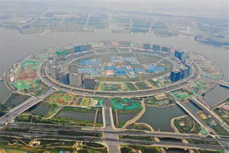 500米高空鸟瞰郑州最昂贵之地北龙湖 多数主体建筑已落成-大河新闻