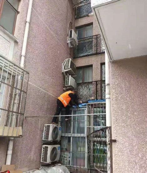 北京一97岁老人从五楼掉到一楼 急救人员迅速救治_新闻中心_中国网
