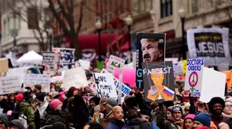 特朗普上任第一天 支持者和反对者挤在了同一座城市 | 第一财经杂志