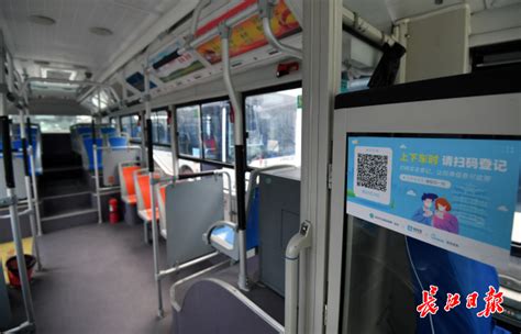 公交车实名乘车码张贴到位 | 图集_武汉_新闻中心_长江网_cjn.cn