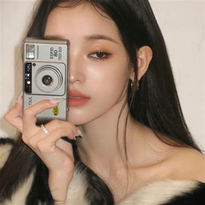 温柔很酷的女生头像