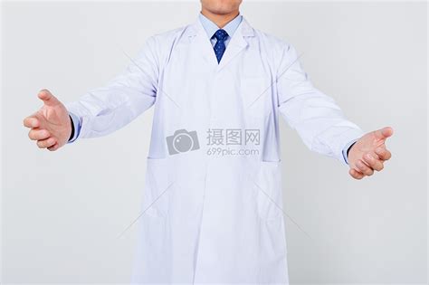 职业男医生关怀拥抱手势高清图片下载-正版图片500505952-摄图网