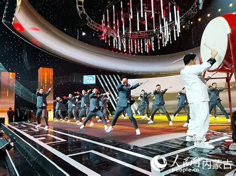 青年歌手王玮玮做客内蒙古卫视春节特别节目《春节天天乐》