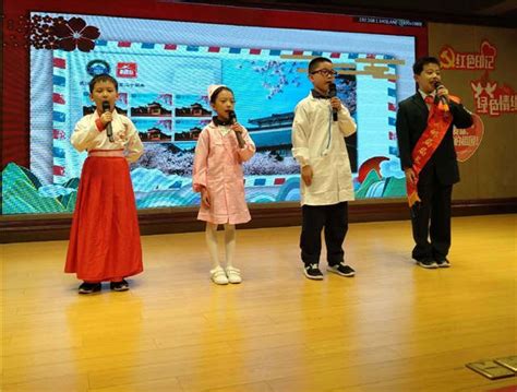 上海小学生用国庆主题班会，唱响国歌礼赞祖国
