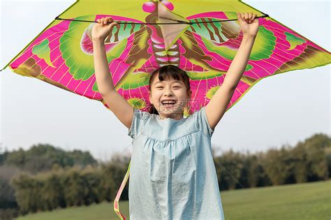 儿童节放风筝的女孩高清图片下载-正版图片501191706-摄图网