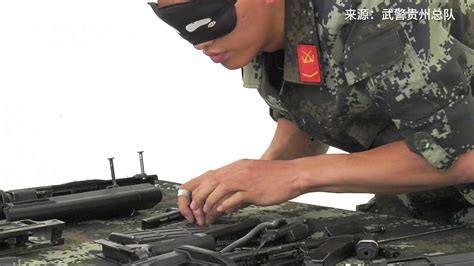 武警无光条件分解结合4支枪，仅用4分32秒_凤凰网视频_凤凰网