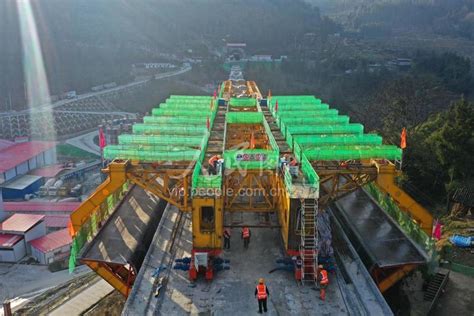 重庆彭水：高铁桥梁建设忙-人民图片网
