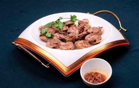乌海特色美食——红柳枝烤羊肉串 | 内蒙风物