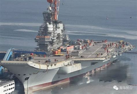 中国003航母正式下水，命名福建舰，配电磁弹射技术，排水8万吨