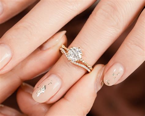 钻石戒指的寓意和象征 - 中国婚博会官网