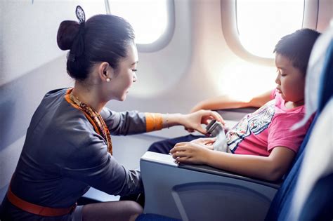 国航客舱服务部执行安全主题航班-中国民航网