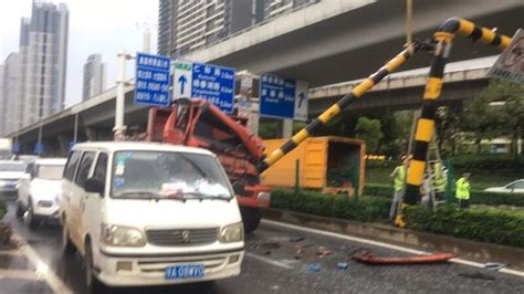 马来西亚一高架公路工地发生意外事故 致3名中国籍工人死亡_新浪新闻