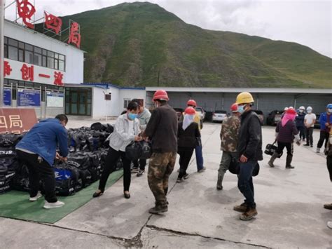 陕建十三建集团延安南泥湾劳模工匠学院项目开展防汛抢险应急演练 - 陕西省建筑业协会