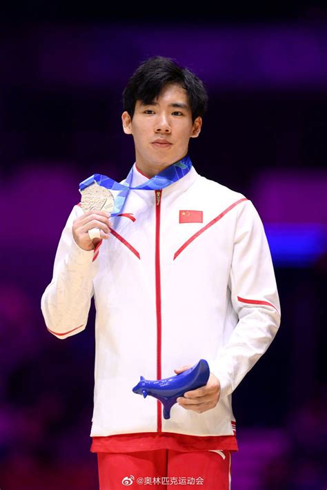 张博恒体操世锦赛摘银，锁定一个奥运席位