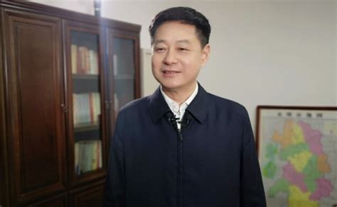 林小明出席市委经济工作会议
