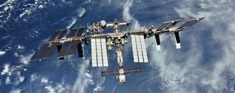 国际空间站距离地球多远 - 业百科