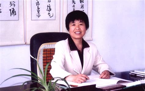 张云英图片