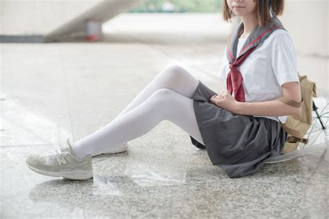 校园白丝少女JK制服装照片01 — 草莓映像