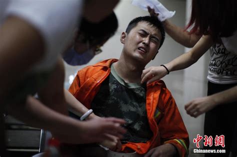 8·12天津港大爆炸，99名消防战士全部牺牲他们绝大多数都是孩子_新浪新闻