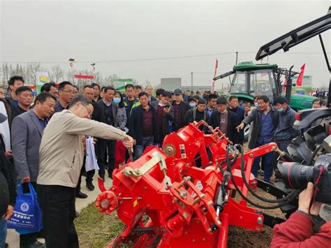 雷沃智慧农机助力现代农业加速推进_县域经济网