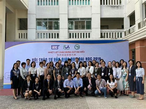 武汉大学赴越南参加2018年首届HSK留学就职展-武汉大学国际教育学院