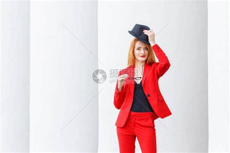 西装红色非主流头像