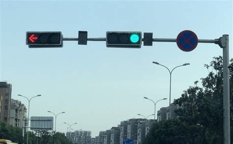 除了优化红绿灯配时方案道路节点的交管手段还有哪些？--陕西频道--人民网