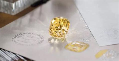 『珠宝』Harry Winston 发布 High Jewelry 黄钻珠宝：稀有黄钻主石 | iDaily Jewelry · 每日珠宝杂志