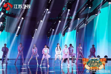 在江苏卫视元宵晚会带来唱跳舞台《Candy（糖果）》……|Candy（糖果）|孟佳|跳舞台_新浪新闻