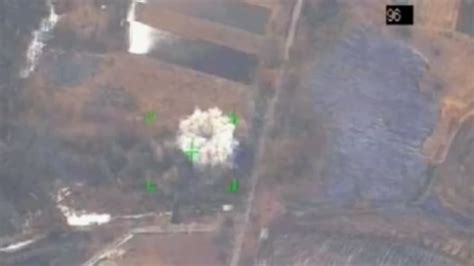 俄罗斯空袭乌军西部基地 距离波兰仅25公里_凤凰网视频_凤凰网