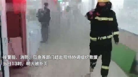 连续36小时救援后，消防员抱头盔睡着 - 西部网（陕西新闻网）
