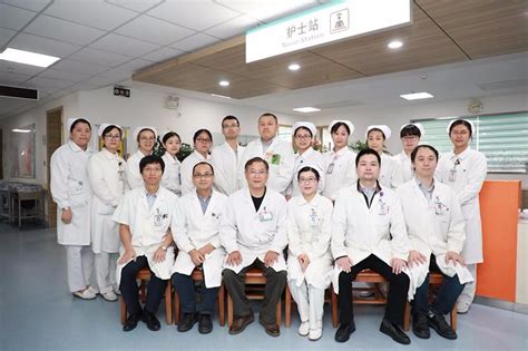 上海长征医院脊柱外科倪斌教授团队成员郭群峰副主任医师来我院坐诊并指导开展手术