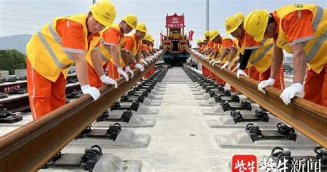 渝万高铁开工，2025年建成 从中心城区“飙”到万州只需50分钟_重庆市人民政府网