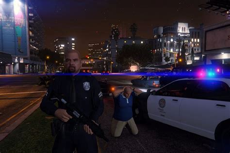 《侠盗猎车5》警察MOD发布 霸气女警-游戏机频道-ZOL中关村在线