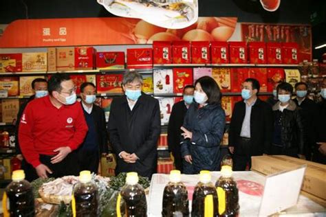 忻州市政府朱晓东市长深入超市慰问职工并检查春节期间食品安全工作