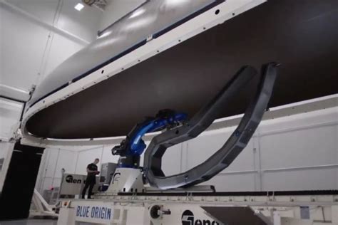 蓝色起源展示New Glenn火箭大型鼻锥成品_科学探索_太平洋电脑网资讯中心