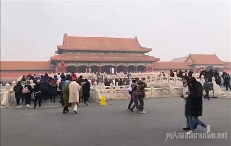 开奔驰进故宫的后续：戴千万名表，住9万一平的北京高档小区_音视频