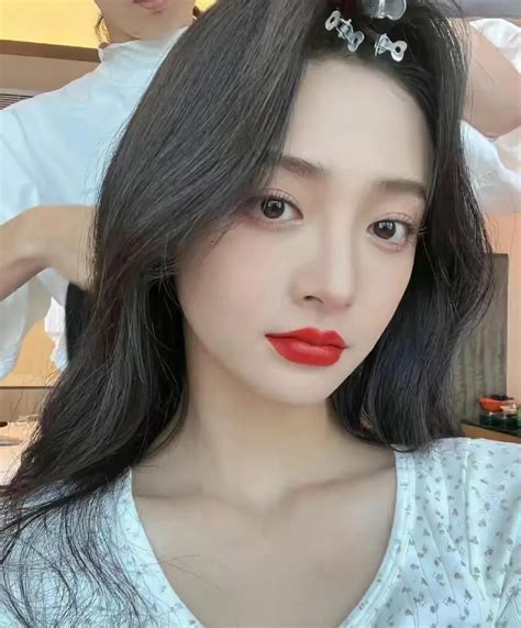 周洁琼温柔头像女生