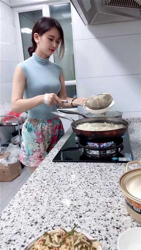贤惠女人都喜欢下厨房，这种漂亮又能干的姑娘，你看也会喜欢上吗？_腾讯视频